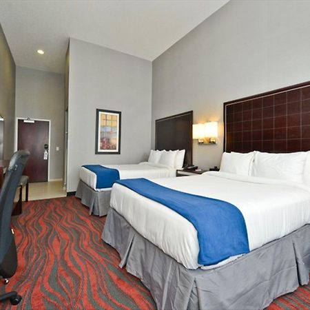 Holiday Inn Express & Suites Utica, An Ihg Hotel Oda fotoğraf
